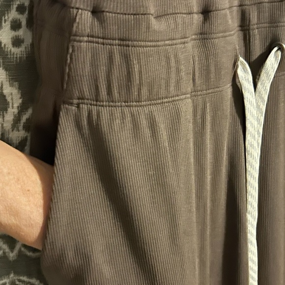 VUORI Pose Henley Jumpsuit Color Chocolate Brown SMALL - Picture 11 of 15